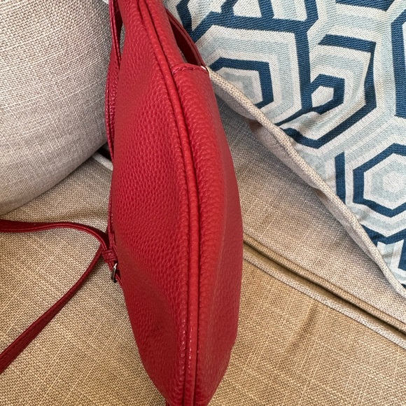 Kenneth Cole reaction file crossbody - Picture 6 of 13